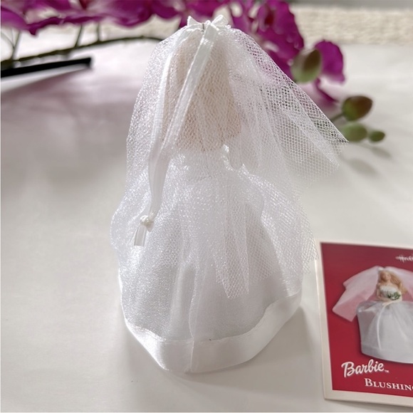 Hallmark Keepsake Ornament Barbie Blushing Bride - Picture 3 of 7